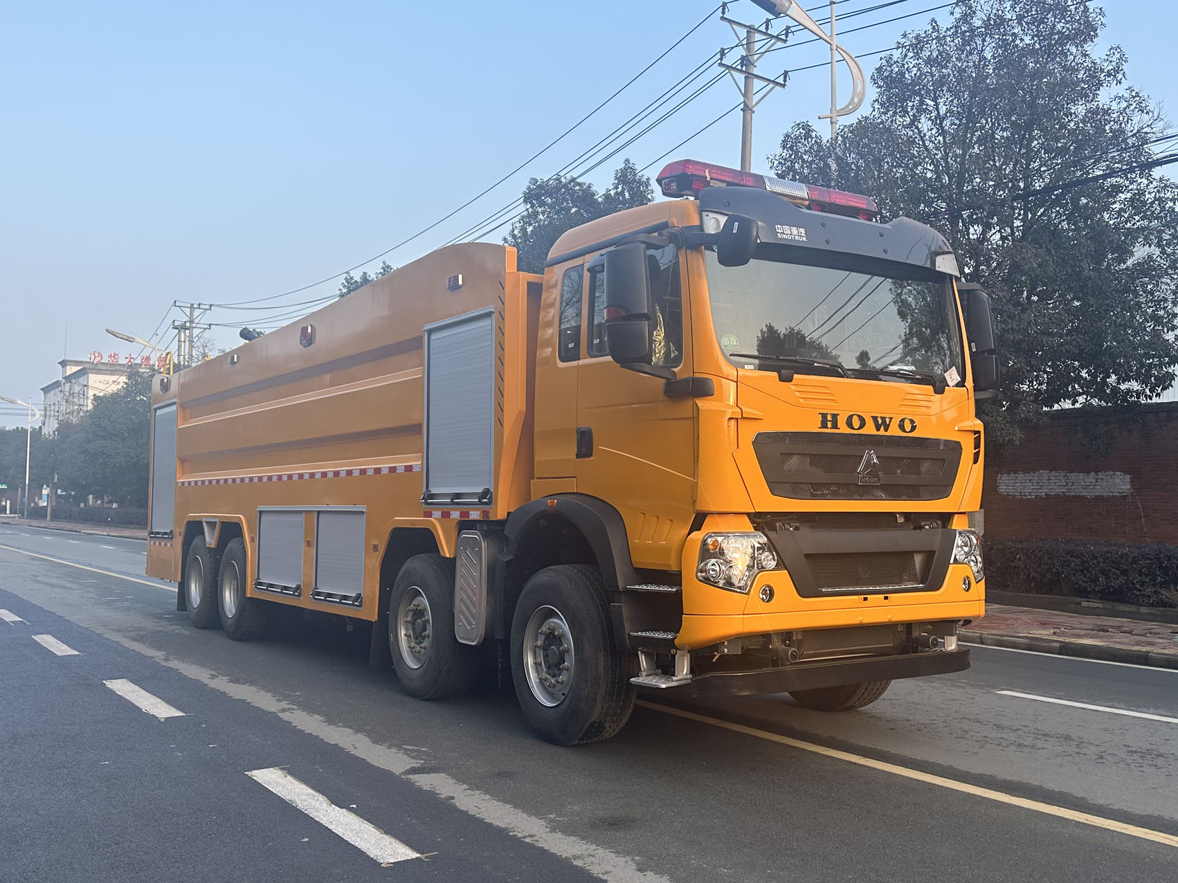 重汽豪沃25m3泡沫消防車(chē)