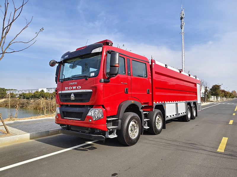 重汽豪沃25m3泡沫消防車